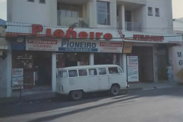 Fachada Pioneiro Utilidades na Rua Minas Gerais, anos 90